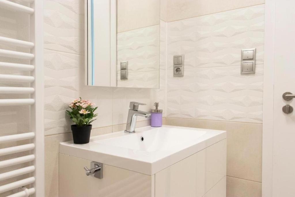 Revay 20 Suites By Corall Budapest Exteriör bild